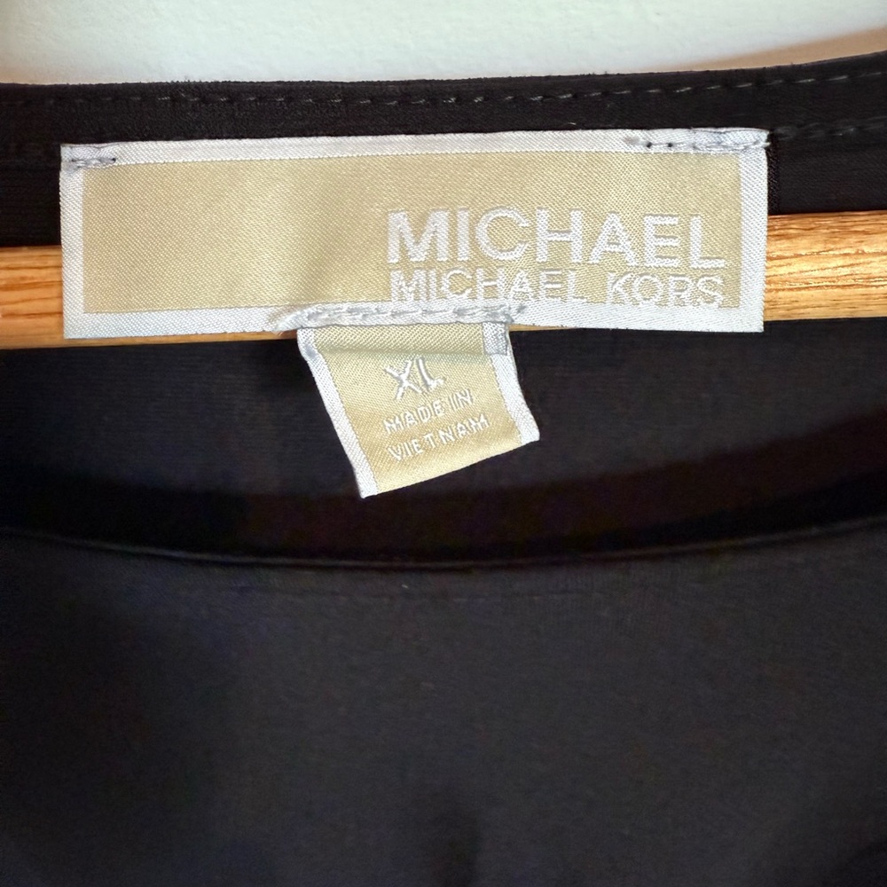 Michael Kors Elegant Black Short Sleeve Tee - Picture 4 of 5